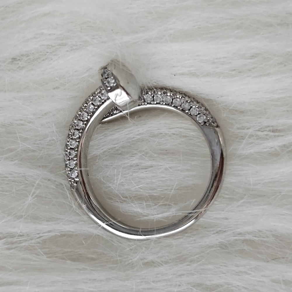 Silver color nail w crystals ring